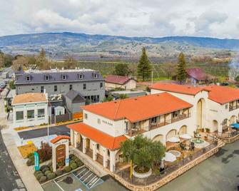 Amazing Cozy 3 Bedrooms 2 Bathrooms House - Hopland - Building