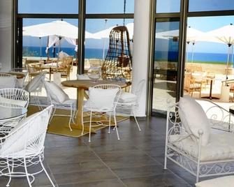 E-Hotel Larnaca Resort & Spa - לרנקה - מסעדה