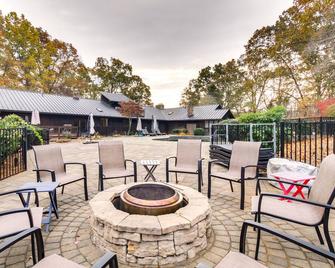 Inviting Charlottesville Retreat with Pool and Hot Tub - Crozet - Patio