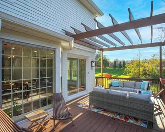 Charming 4-bedroom house in pleasant Brentwood with AC, WiFi - dog-friendly - Brentwood - Balcony