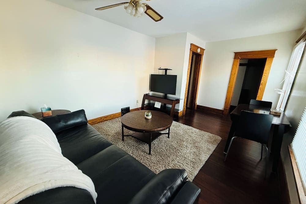 Cozy 2-bedroom apartment in Creston