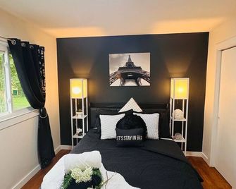 Luxurious Newly Renovated Home-King Bdr/Lrg Tub near South End, NoDa & Uptown - Charlotte