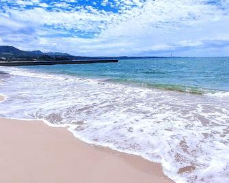 Kariyushi Condominium Resort Yaka Seaside - Kin - Beach