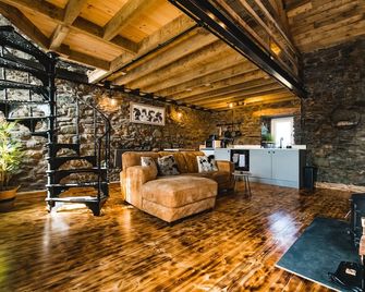 The Milking Shed at Pencraig - Holyhead - Living room