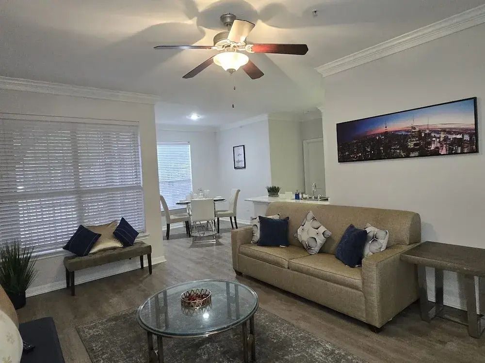 Apartment - Sleeps 5 - Pool - Parking - Gym - Houston - Ruang tamu