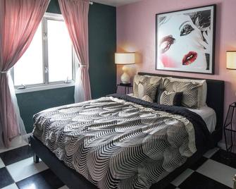 Mid-Century Modern Home in Beautiful La Quinta - La Quinta - Bedroom