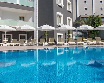 Motto Premium Hotel&Spa - מרמריס - בריכה
