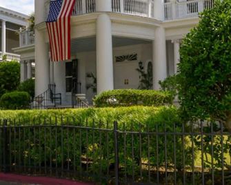 2 Bedroom 2 bath Upscale Apartment near Colonial Lake - צ'רלסטון - בניין