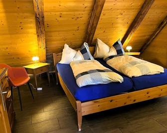 Holiday apartment Hondrich for 1 - 4 persons with 2 bedrooms - Farmhouse - Spiez - Schlafzimmer
