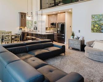 Private Lakehouse getaway with all modern comforts. - West Baden Springs - Sala de estar
