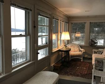Quiet Peaceful Lily Lake Retreat - Wapwallopen - Living room