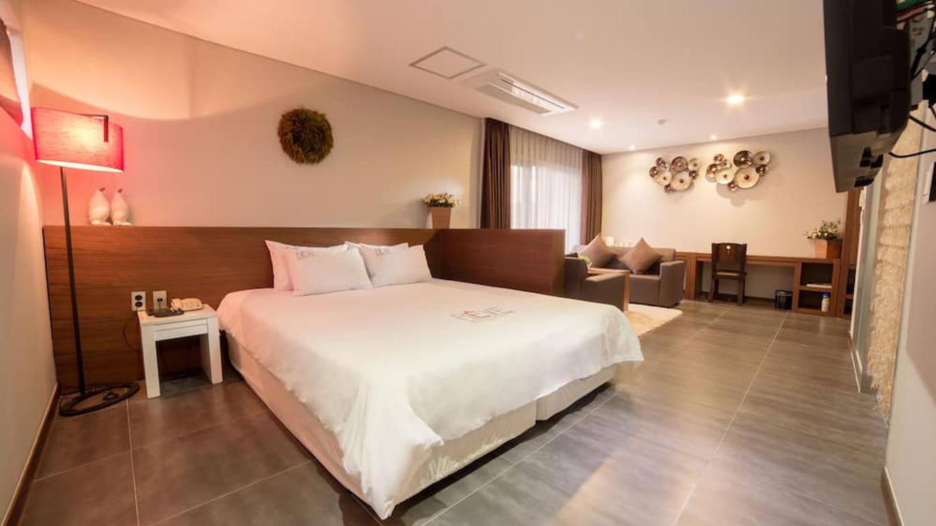 Reve Hotel Jeju
