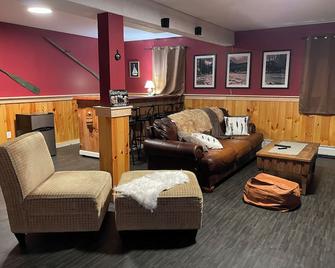 \nPeaceful retreat after adventuring in the Adirondacks - Westport - Sala de estar