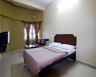 Coorg Regency Hotel - Madikeri - Habitación