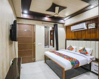 Cosy Inn Millennium - Karachi - Bedroom