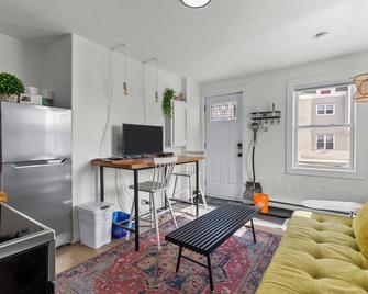 Queens Suite 1bdrm - St. John's - Living room