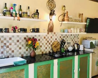 Plumeria Luxury Villas Udawalawe - Udawalawa - Kitchen