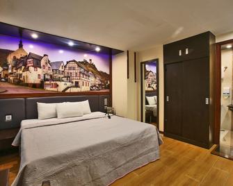 Eurotel Angeles - Angeles City - Bedroom