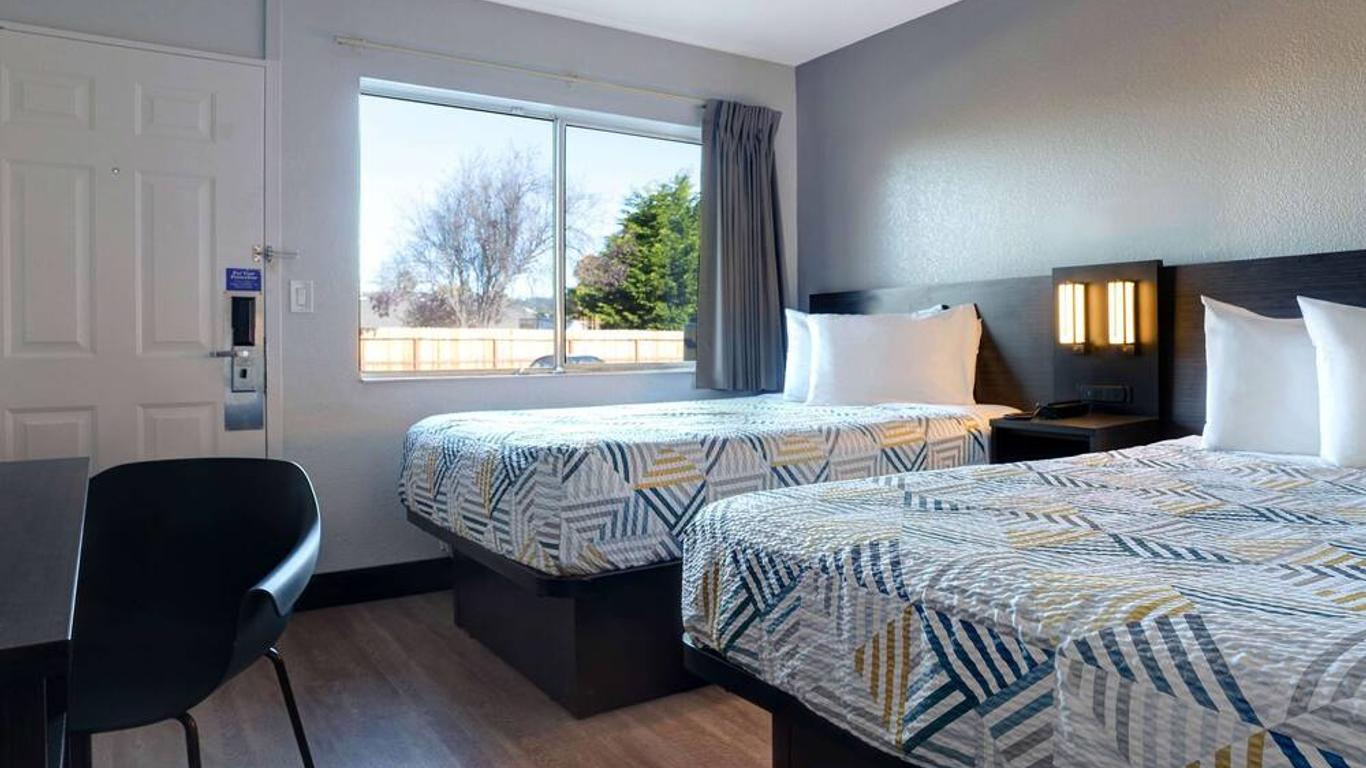 موتل 6 أركار، كاليفوينيا - كال بولي هومبولد