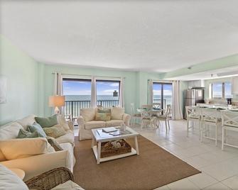 Sunglow Resort - Daytona Beach Shores - Living room