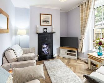 Host & Stay - Arundel Cottage - Whitby - Living room