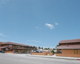 Santa Clarita Motel - Newhall - Building