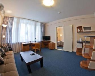 Hotel Metallurg - Cherepovets - Living room