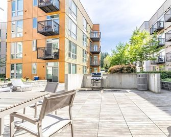 2br | Gym, Rooftop | Mercer Island | Sophari E - Mercer Island - Balcony