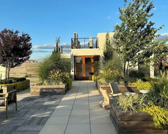 Conover Loft by Rove Travel - Loft Apartment with Private Rooftop - Brooklyn - Patio