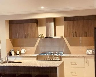Lakeside - Nagambie - Kitchen
