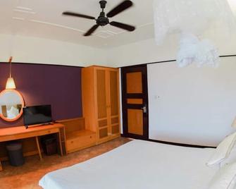 Sun & Sea Resort- Standard Unit 1 - Quang Dien - Schlafzimmer