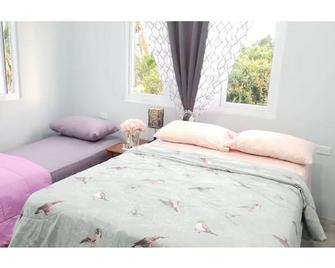 Spacious; Cozy; serene; relaxing; quiet neighborhood - Arima - Bedroom
