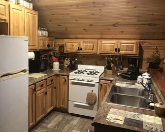 Soar with the Eagles and hibernate with the Bears. - Bonners Ferry - Keuken