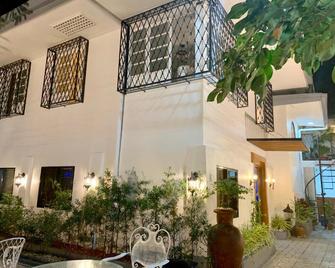 Courtyard Hotel - Pasay - Building