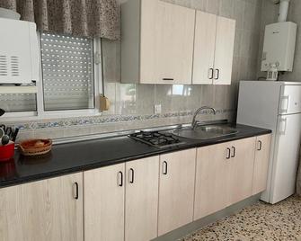 Apartamentos Bolonia Paraiso - Bolonia - Cocina
