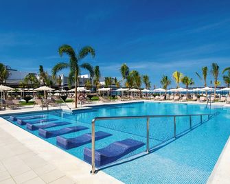 هوتل ريو مونتيجو باي - ٔلدالتس ٔونلي -سشامامل جميع الخدمات - مونتيغو باي - حوض السباحة