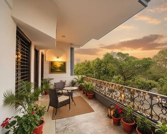 Fabhotel Silver Stone - Noida - Balkon