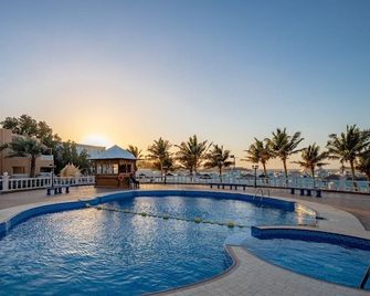 Dolphin Beach Resort (Families Only) - Yanbu - Piscina