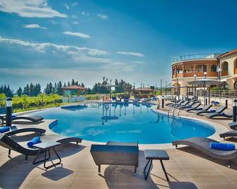 Panorama Kakheti Resort by Cosmos Hotels - Gurjaani - Piscina