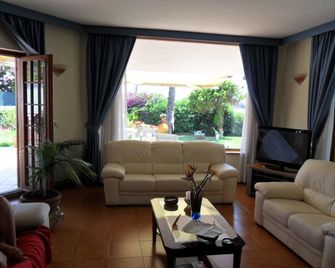 La stanza di villa Sara - Civitavecchia - Sala de estar