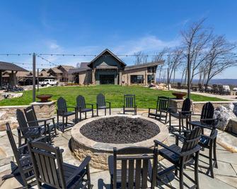 Ramblestone Cottage - Luxury condo with access to the Blue Ridge Mountain Club amenities - Boone - Patio