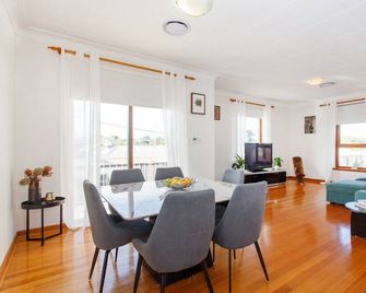 Sandcastle Loft - The Ultimate Fremantle Escape - Fremantle - Ruokailuhuone