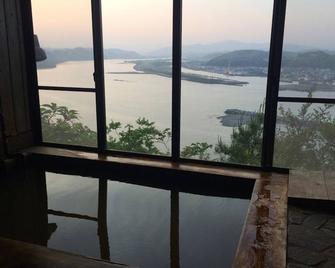 Nonsmoking Japanesestyle detached house surrounded by virgin forest Building 1 / Shimanto Kōchi - Shimanto - Balcon