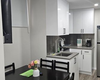 Modern 2-Bedroom Private Basement Apartment - Airdrie