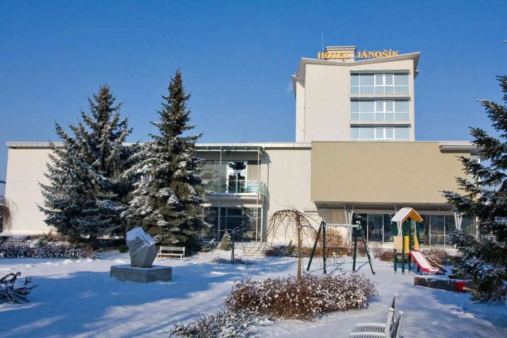 هوتل يانوشيك