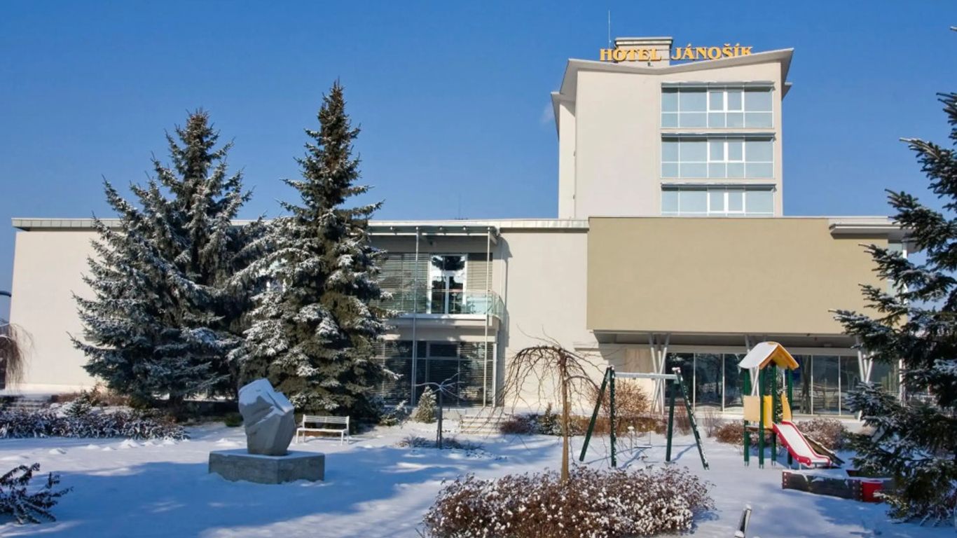 هوتل يانوشيك