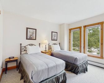 Ski-in/ski-out townhome with great views & deluxe resort amenities - Jay - Bedroom