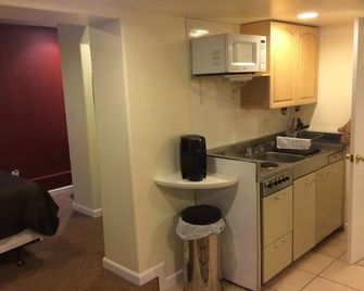 #2 Downtown Suite, Free WiFi and Laundry! - Anchorage - Cocina