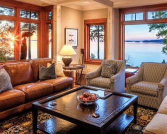 Orcas Waterfront Custom Home, 180 Degree Summer Sunset & Sunrise, Sleeps 12 - Eastsound - Huiskamer