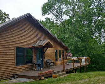 Beautiful Secluded Cabin with hot tub on 50 acres - Creola - Building